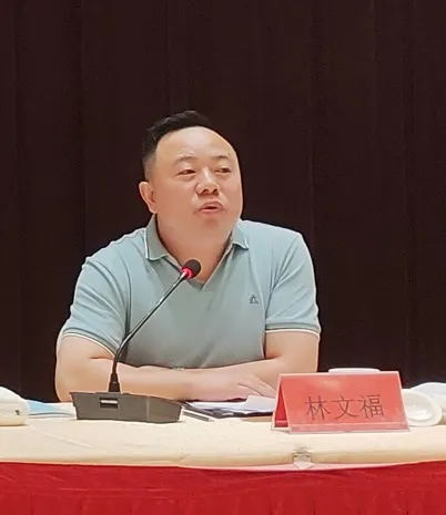 副会长兼秘书长主持会议_看图王.web.jpg