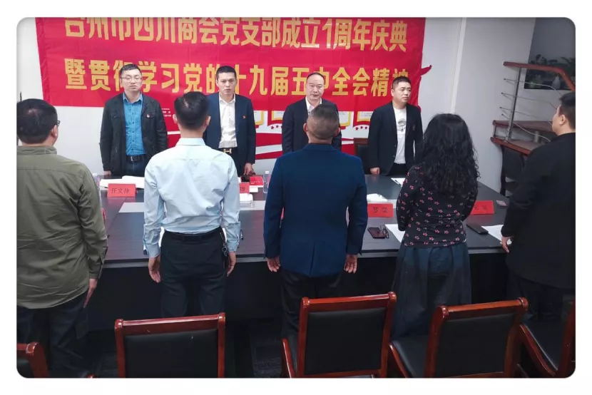 要用习近平新时代中国特色社会主义思想武装头脑.jpg